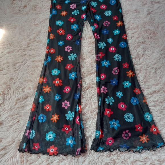 ❣️SOLD OUT online! Fit&flare flower retro lettuce edged mesh overlay bellbottoms - Picture 2 of 4